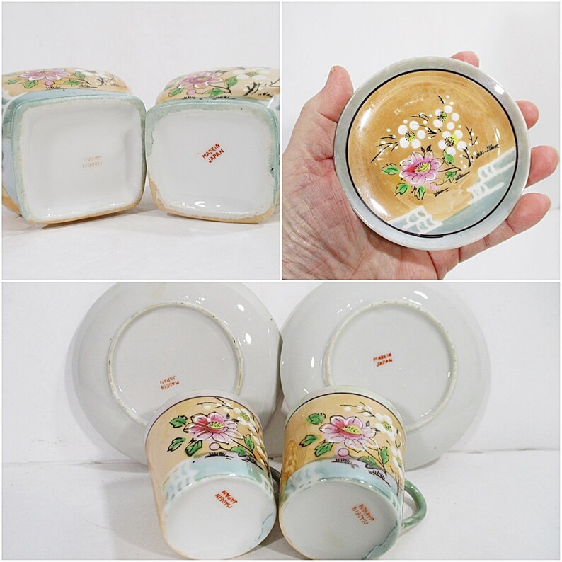 Pode incluir: Conjunto de duas ch&aacute;venas de ch&aacute; e pires japoneses vintage com desenhos florais. As ch&aacute;venas e os pires s&atilde;o brancos com detalhes dourados e apresentam um padr&atilde;o floral rosa e branco. A parte inferior das ch&aacute;venas e dos pires est&aacute; marcada com "Made in Japan".