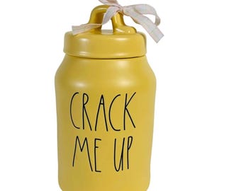 Bote de cerámica amarillo Rae Dunn - Decoración de cocina estilo granja "Crack Me Up"