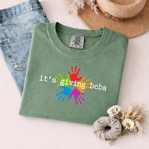 Det ger BCBA-tröja, beteendeanalytiker-t-shirt, BCBA-tröja, ABA-terapigåva, beteendetekniker-tröja, BCBA-examengåva, autismkomfortfärger-tröja
