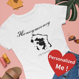 Honeymooney Bora Bora Flitterwochen Shirt, personalisiertes Paar Reise T-Shirt mit Karte, individuelles Hochzeits- oder Jubiläumsgeschenk