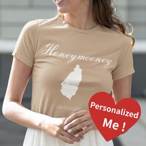 Honeymooney St. Lucia Flitterwochen Shirt, personalisiertes Paar Reise T-Shirt mit Karte, individuelles Hochzeits- oder Jubiläumsgeschenk