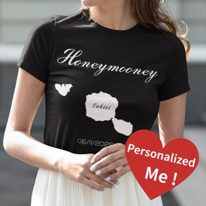 Honeymooney Tahiti Flitterwochen Shirt, personalisiertes Paar Reise T-Shirt mit Karte, individuelles Hochzeits- oder Jubiläumsgeschenk