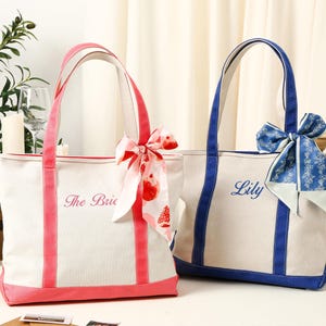 Sac fourre-tout avec nom personnalisé, cadeau de demoiselle d'honneur personnalisé, mini sac fourre-tout en toile, sac fourre-tout avec ruban, pochettes de mariage brodées, sac fourre-tout de plage