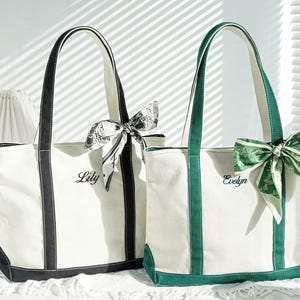 Sac fourre-tout avec texte personnalisé, Sacs fourre-tout de plage, Sac fourre-tout avec nom personnalisé, Cadeaux de demoiselle d'honneur avec prénom brodé, Sac fourre-tout en toile avec rubans décorés