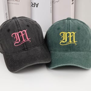 Chapeau brodé personnalisé, chapeau d'enterrement de vie de jeune fille personnalisé, cadeau de mariage, cadeau d'anniversaire pour elle, casquette de baseball unisexe, monogramme avec texte personnel