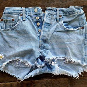 Levi&#39;s 501 Cut-off Denim Shorts Size 25