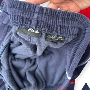 Conjunto deportivo vintage Y2K de Fila de terciopelo, talla XXL, chaqueta y pantalón con cremallera completa en rojo, blanco y azul. imagen 10