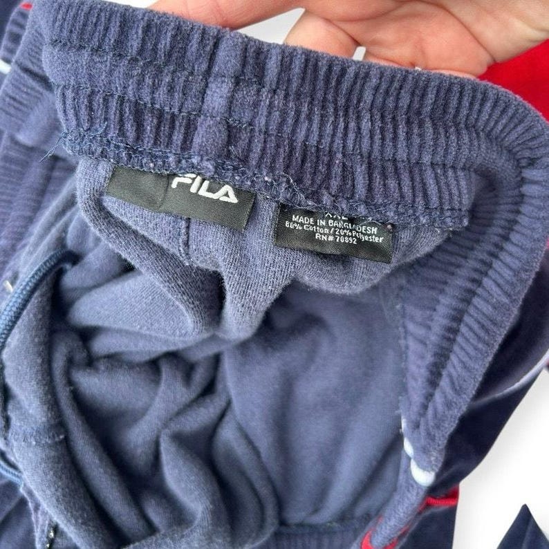 Conjunto deportivo vintage Y2K de Fila de terciopelo, talla XXL, chaqueta y pantalón con cremallera completa en rojo, blanco y azul. imagen 10