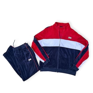 Conjunto deportivo vintage Y2K de Fila de terciopelo, talla XXL, chaqueta y pantalón con cremallera completa en rojo, blanco y azul. imagen 1