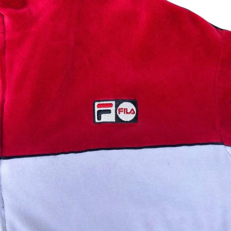 Conjunto deportivo vintage Y2K de Fila de terciopelo, talla XXL, chaqueta y pantalón con cremallera completa en rojo, blanco y azul. imagen 5