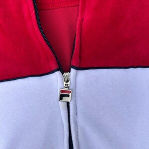 Conjunto deportivo vintage Y2K de Fila de terciopelo, talla XXL, chaqueta y pantalón con cremallera completa en rojo, blanco y azul. imagen 20
