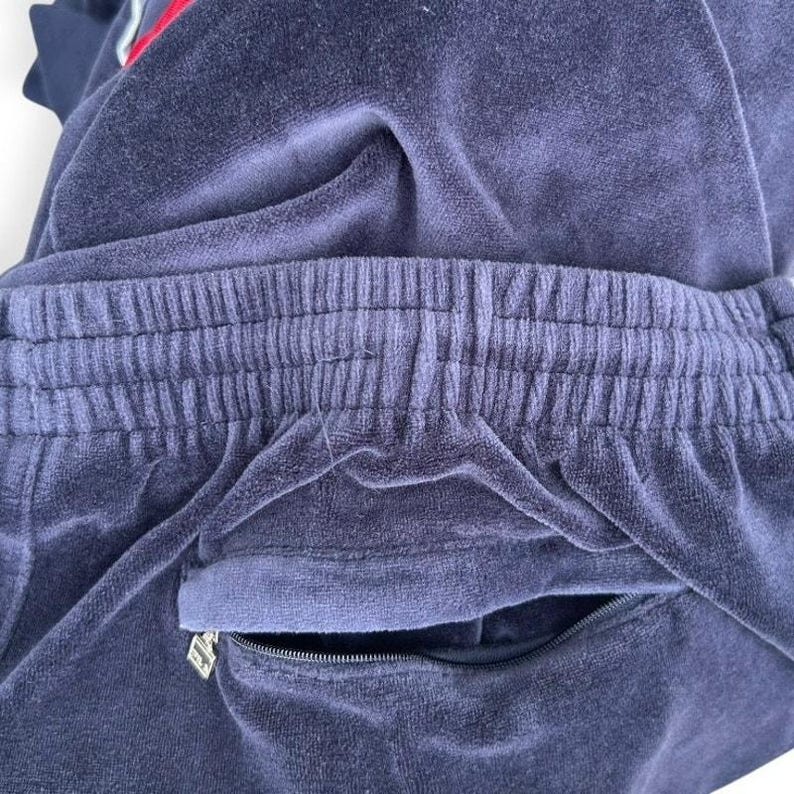 Conjunto deportivo vintage Y2K de Fila de terciopelo, talla XXL, chaqueta y pantalón con cremallera completa en rojo, blanco y azul. imagen 15
