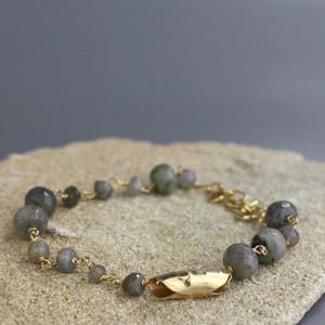 Labradorite Bracelet, Gift for Her, Labradorite Gold Filled Bracelet, Labradorite Gemstone Bracelet, Gold Filled Chain Bracelet, Gift Ideas