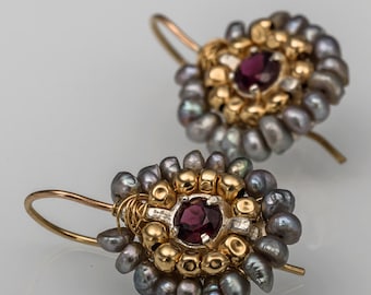 Granaatsieraden, granaatgrijze parel kleine mandala-oorbellen, spirituele sieraden, granaatoorbellen, delicate ronde oorbellen, geboortesteen januari