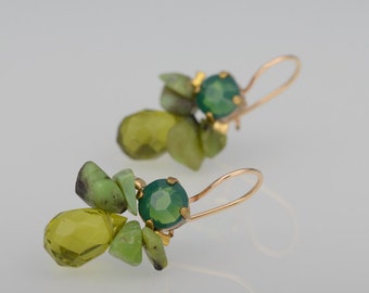 Green Swarovski Bee Earrings, Dainty Gemstone Earrings, Two Tone Earrings, Unique Earrings, Green Jewelry, Summer Earrings