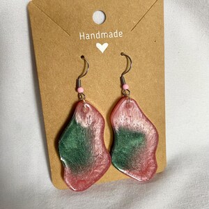 Large Wavy Silhouette Resin Dangle Earrings – Soft Pink & Moss Green