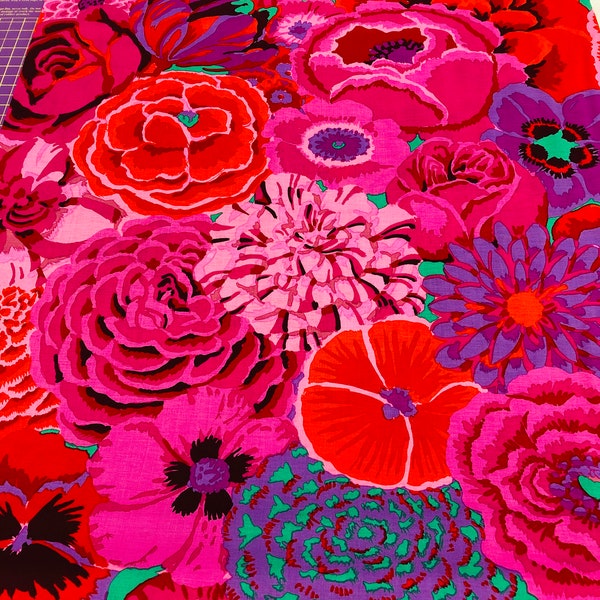 Fabric - Free Spirit - Kaffe Fassett Kaffe Fassett collective Beech GP69 Magenta pink red purple large flowers