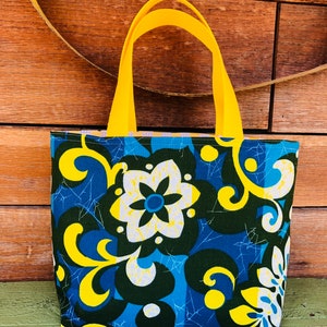 Vintage Hawaiian Fabric Tote: Yellow Palaka Handbag