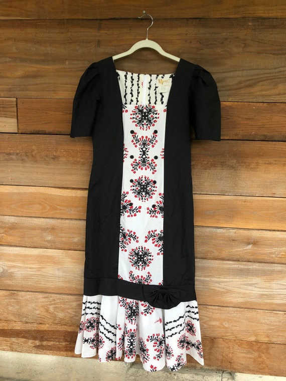 black muumuu