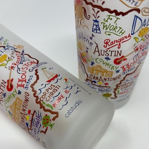 Vidrio esmerilado con el mapa de Texas, el estado de la estrella solitaria, con varios lugares emblemáticos, como Austin, Dallas y San Antonio, por Catstudio
