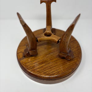 Vintage vloer, tafelblad houten handgesneden plantenbak, plantenstandaard met drie dolfijnpoten