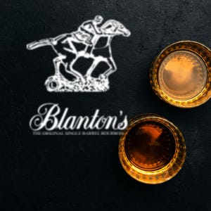 Logotipo da Blanton's com cavalo em forma de L para porta-copos | SVG de Bourbon e Whisky | Arquivos para Laser, Cricut e Glowforge | Digital | Ideal para xTool F2 Ultra UV!
