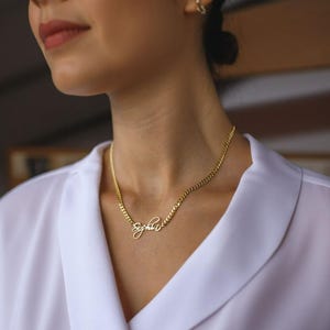 Collar con nombre personalizado: collares para mujer y collar con letras bañadas en oro. Joyería personalizada para mujer. Regalos para mamá y dama de honor.