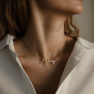 Collar con nombre personalizado: collares para mujer y collar con letras bañadas en oro. Joyería personalizada para mujer. Regalos para mamá y dama de honor.
