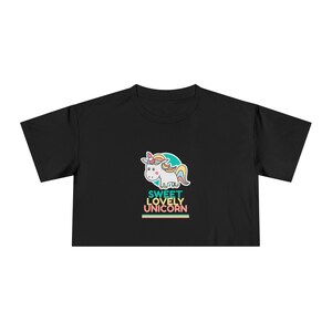 カラーユニコーンレディースクロップTシャツ、パステルレインボーグラフィックTシャツ、マジカルフェアリーホースシャツ、ノースリーブサマートップス、フェスティバルファッションアパレル