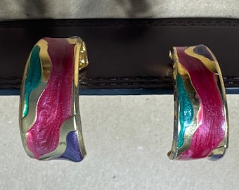 Pendientes de clip esmaltados vintage de los 80, tono dorado, rojo y verde, abstractos, llamativos, retro.