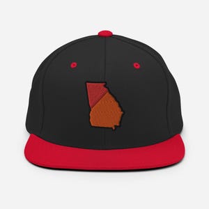 Eine Snapback-Mütze mit georgischem Design