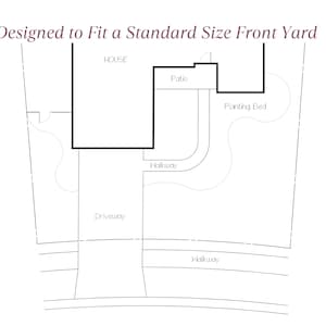 Pode incluir: Um desenho de linha preto e branco de uma casa com um jardim da frente. O jardim inclui um p&aacute;tio, um canteiro, uma entrada de carro e uma passarela.