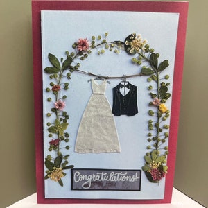 Cartão de casamento em arco de flores