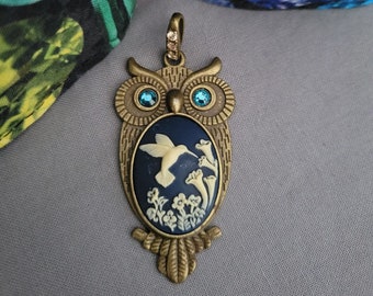 Darling vintage brass owl pendant with rhinestone bail and eyes, hummingbird and trumpet lily flowers on belly