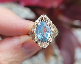 Antique Art Deco 10k gold filigree blue paste faceted marquise pinky ring, pinkie navette ring, size 2-3/4