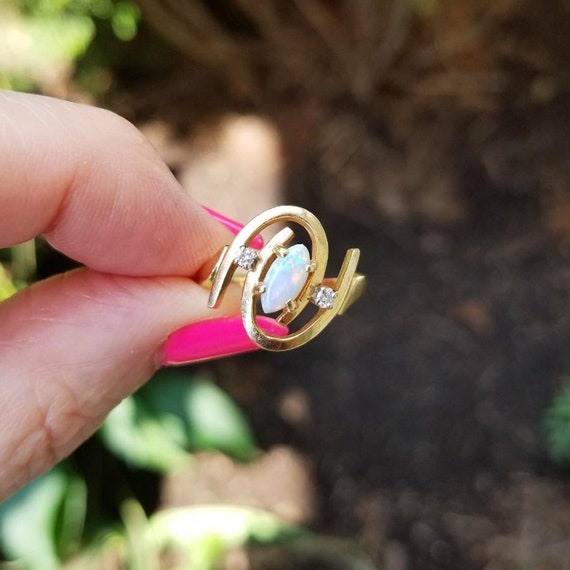14k gold opal diamond spiral bypass ring, size 6, 