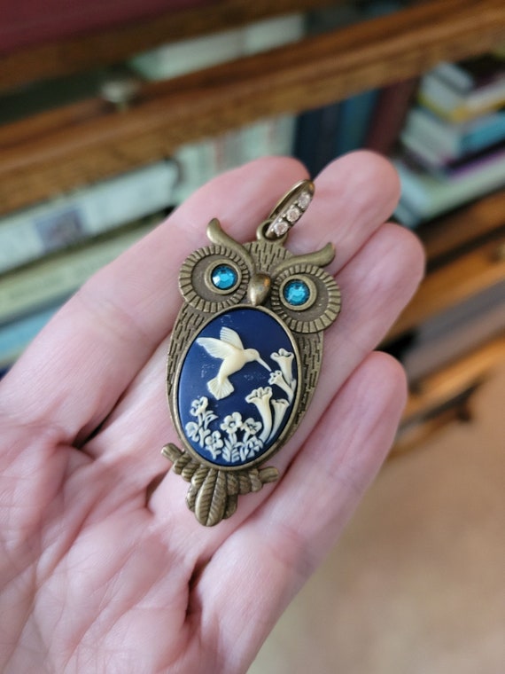 Darling vintage brass owl pendant with rhinestone… - image 2