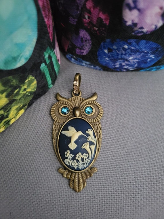 Darling vintage brass owl pendant with rhinestone… - image 1