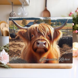 Personalized Highland Cow Glass Chopping Board: Kitchen Decor