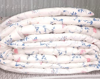 Organic Merino Wool Quilt: Floral Pattern, All Seasons