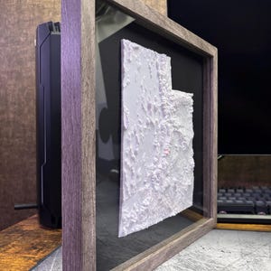 Aanpasbare 3D-topografische kaart van Utah in schaduwbox-lijst