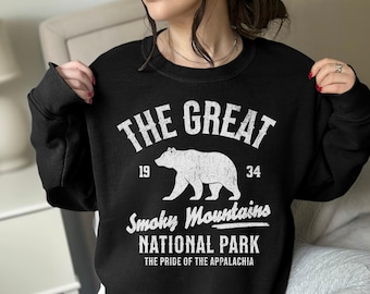 Great Smoky Mountains Distressed Vintage Crewneck Sweatshirt, Nature Sweatshirt, Bear Graphic Outdoor Adventure Shirt, National Park Gift