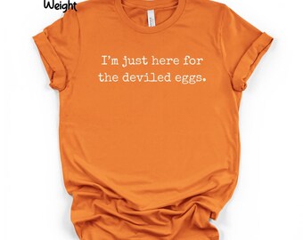 Camiseta divertida de Acción de Gracias con estampado de huevos endiablados, estilo minimalista, ideal para el Día del Pavo.