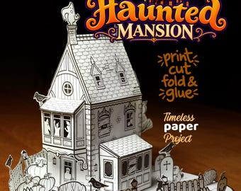 Puede incluir: Un modelo de papel en blanco y negro de una casa de dos pisos con chimenea, ventanal y patio cercado con calabazas, lápidas y pájaros. El texto dice Haunted Mansion, print cut fold & glue y Timeless paper Project.