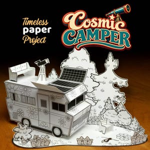 Könnte beinhalten: Ein Papierbastelmodell eines Wohnmobils mit Blumenmustern, einem Solarmodul auf dem Dach und einem Teleskop. Die Szene umfasst einen Waldhintergrund, eine kleine Bank und den Text Timeless paper Project und Cosmic CAMPER.