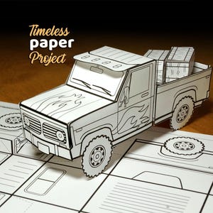 Könnte beinhalten: Ein 3D-Papierbastelmodell eines Pick-up-Trucks mit Flammengrafiken auf der Motorhaube und den Seiten sowie einer Ladefläche mit zwei quadratischen Kisten. Das Modell steht auf einer flachen Papiervorlage. Der Text Timeless paper Project ist zu sehen.