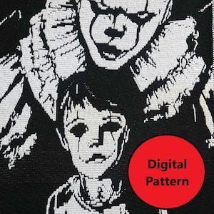 以下が含まれることがあります： 映画「IT／イット “それ”が見えたら、終わり。」のペニーワイズのクロシェパターン。白黒で、前景には少年がいます。パターンには「デジタルパターン」とラベルが貼られています。