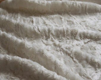 Ivoorkleurige stof van imitatiebont: luxe ambachtelijk materiaal (Fat Quarter)