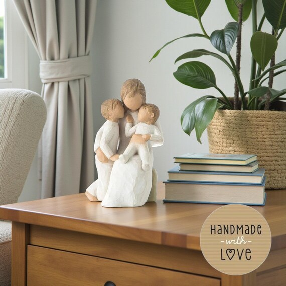 Resin Mother Holding Children Statue • Mom and Kids Figurine Home Decor Gift