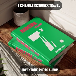 Könnte beinhalten: Zwei grüne Fotoalben mit dem Text "Madeira Island" und "Summer 2024" auf dem Cover. Der Text ist in Pink und Weiß. Die Alben sind übereinander gestapelt. Das untere Album hat den Text "Adventure Photo Album" auf der Vorderseite.